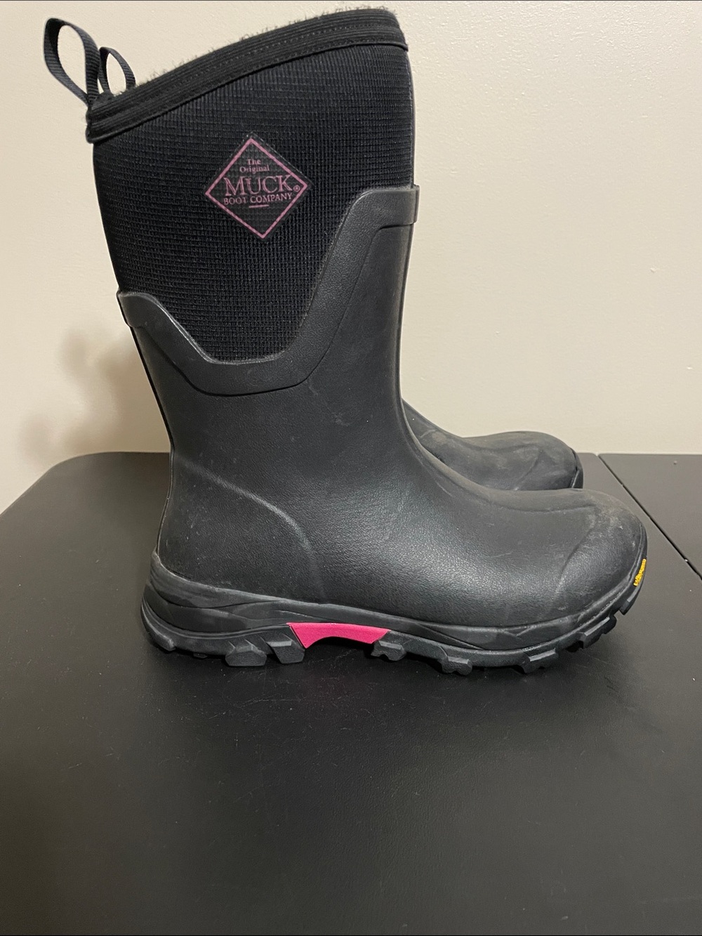 Muck Boot Company Black Insulated Rain Boots with Pink Accent Size 8